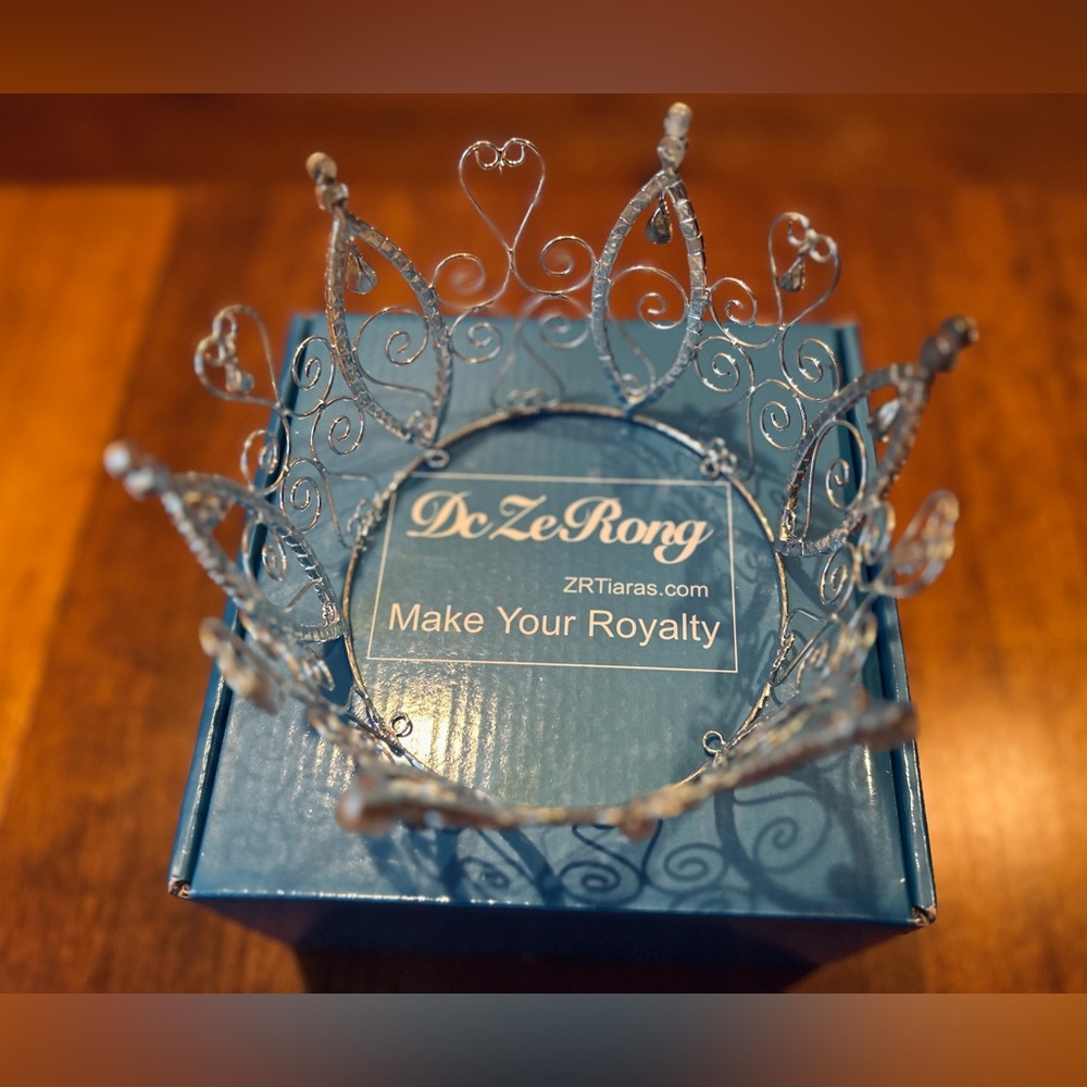 Full Tiara Queen, Princess, Prom Rhinestone Costume Crown - Picture 7 of 11